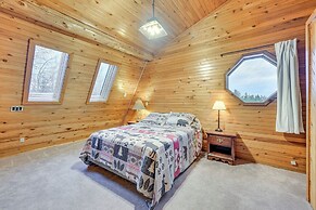 < 1 Mi to Kenai River: Spacious Cabin w/ Deck!