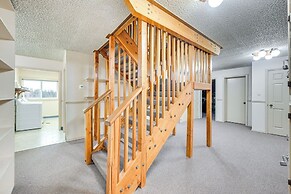 < 1 Mi to Kenai River: Spacious Cabin w/ Deck!