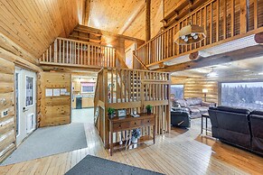 < 1 Mi to Kenai River: Spacious Cabin w/ Deck!