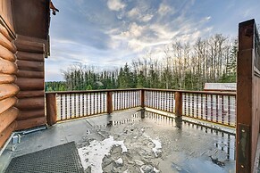 < 1 Mi to Kenai River: Spacious Cabin w/ Deck!