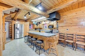 < 1 Mi to Kenai River: Spacious Cabin w/ Deck!