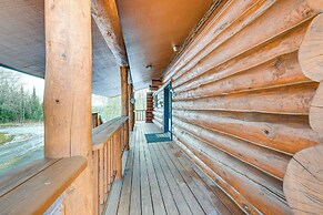 < 1 Mi to Kenai River: Spacious Cabin w/ Deck!