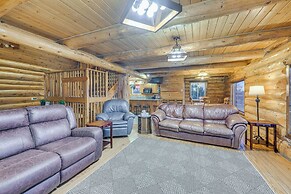 < 1 Mi to Kenai River: Spacious Cabin w/ Deck!