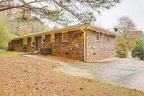 15 Mi to Dtwn Atlanta: Home w/ In-unit Laundry