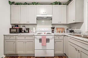 15 Mi to Dtwn Atlanta: Home w/ In-unit Laundry