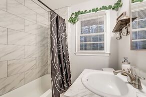 15 Mi to Dtwn Atlanta: Home w/ In-unit Laundry