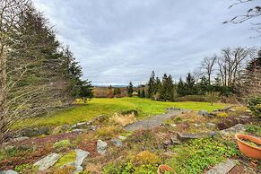 9 Mi to Birch Bay: Duplex w/ Mt Baker Views!