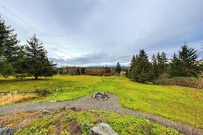 9 Mi to Birch Bay: Duplex w/ Mt Baker Views!
