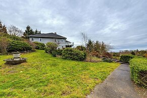 9 Mi to Birch Bay: Duplex w/ Mt Baker Views!