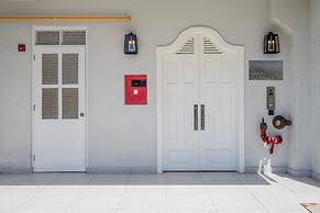 w Warm 1BR With Balcony in Panama