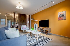 w Warm 1BR With Balcony in Panama