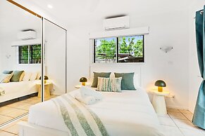 Green Cottage in Trinity Beach