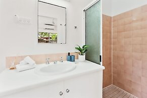 Green Cottage in Trinity Beach