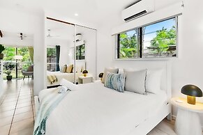 Green Cottage in Trinity Beach