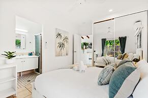 Green Cottage in Trinity Beach