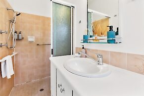 Green Cottage in Trinity Beach