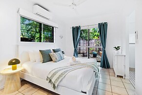 Green Cottage in Trinity Beach