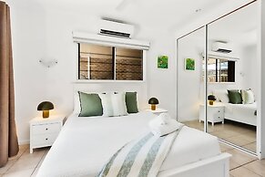 Green Cottage in Trinity Beach