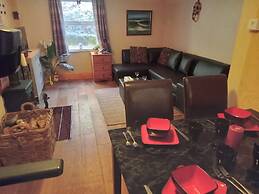Llandovery - Cottage - Sleeps4 - Parking Secure Lock up for Bikes