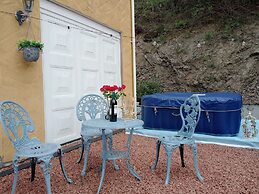 Llandovery - Cottage - Sleeps4 - Parking Secure Lock up for Bikes