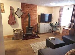 Llandovery - Cottage - Sleeps4 - Parking Secure Lock up for Bikes