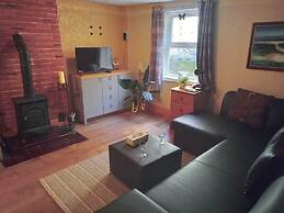 Llandovery - Cottage - Sleeps4 - Parking Secure Lock up for Bikes