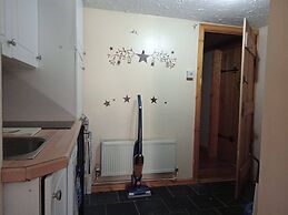 Llandovery - Cottage - Sleeps4 - Parking Secure Lock up for Bikes