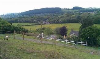 Llandovery - Cottage - Sleeps4 - Parking Secure Lock up for Bikes
