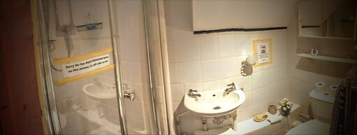 Llandovery - Cottage - Sleeps4 - Parking Secure Lock up for Bikes