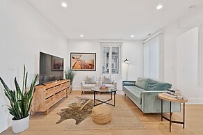 3 Bed 3 Bath Lakefront Oasis, Parking Included 3 Bedroom Apts