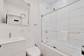 3 Bed 3 Bath Lakefront Oasis, Parking Included 3 Bedroom Apts