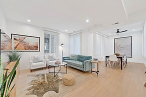 3 Bed 3 Bath Lakefront Oasis, Parking Included 3 Bedroom Apts