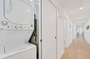 3 Bed 3 Bath Lakefront Oasis, Parking Included 3 Bedroom Apts