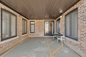 3 Bed 3 Bath Lakefront Oasis, Parking Included 3 Bedroom Apts