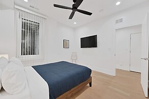 3 Bed 3 Bath Lakefront Oasis, Parking Included 3 Bedroom Apts