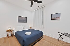 3 Bed 3 Bath Lakefront Oasis, Parking Included 3 Bedroom Apts