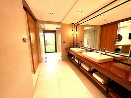 Villa Azure with Pool in Riverhouse