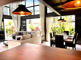 Villa Azure with Pool in Riverhouse