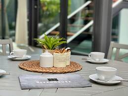 Villa Azure with Pool in Riverhouse