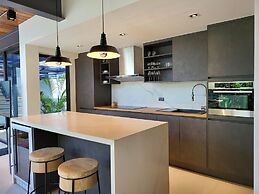 Villa Azure with Pool in Riverhouse