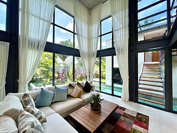 Villa Azure with Pool in Riverhouse