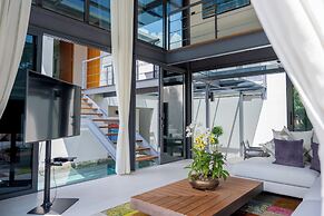 Villa Azure with Pool in Riverhouse