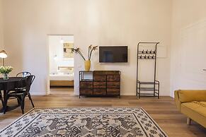 Salutati Apartments by MMega