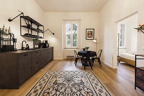 Salutati Apartments by MMega