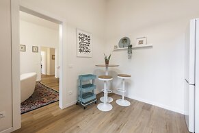 Salutati Apartments by MMega