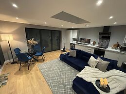 Sheffield-apartment-sleeps4-parking-hottub