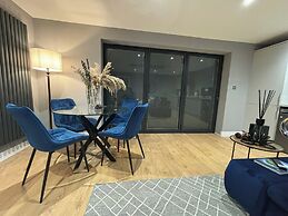 Sheffield-apartment-sleeps4-parking-hottub