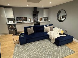 Sheffield-apartment-sleeps4-parking-hottub