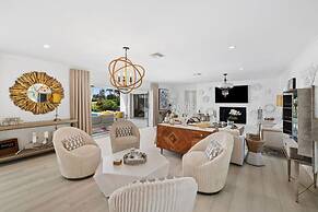 Luxury Beach House With a View