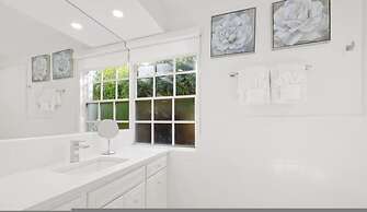 Luxury Beach House With a View